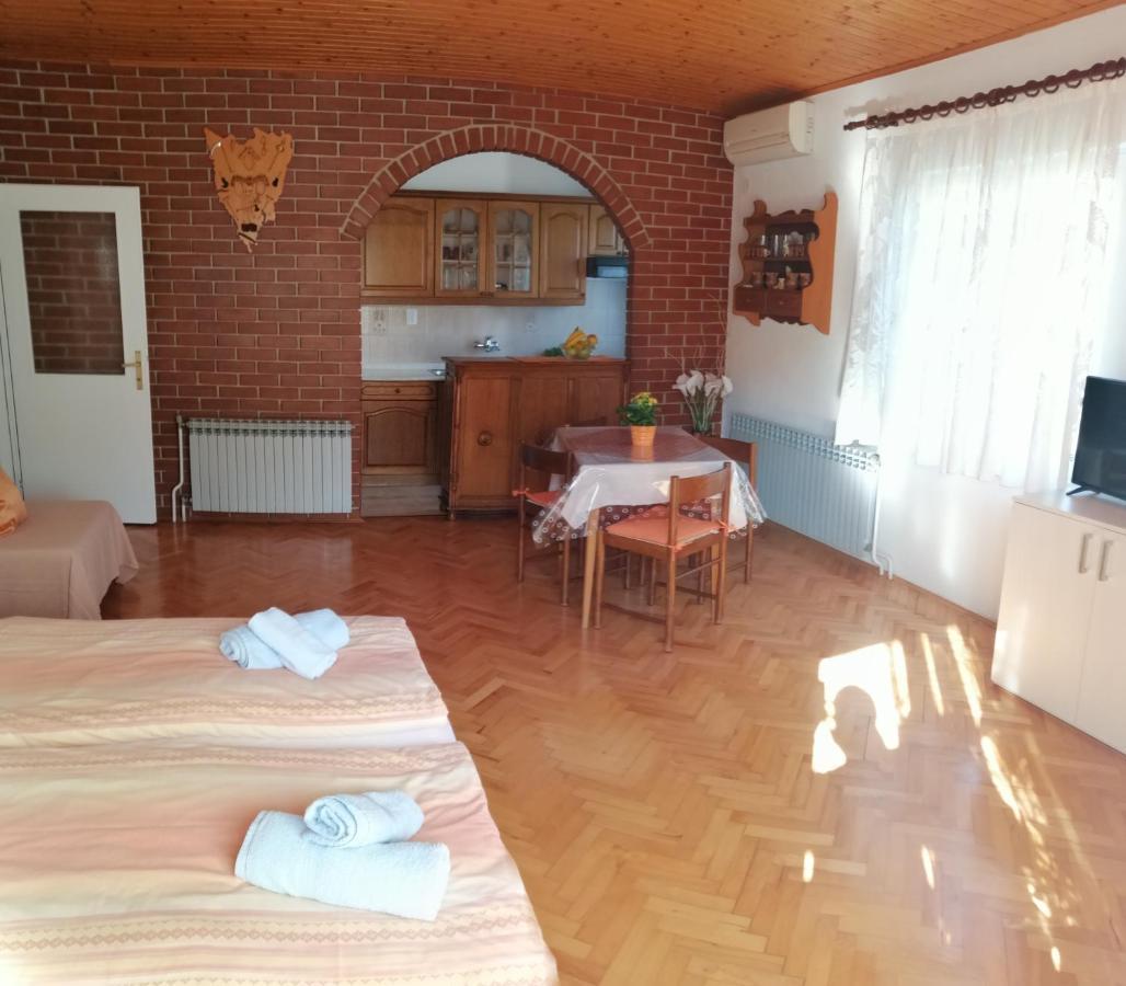 Apartmani Darko 로비니 외부 사진